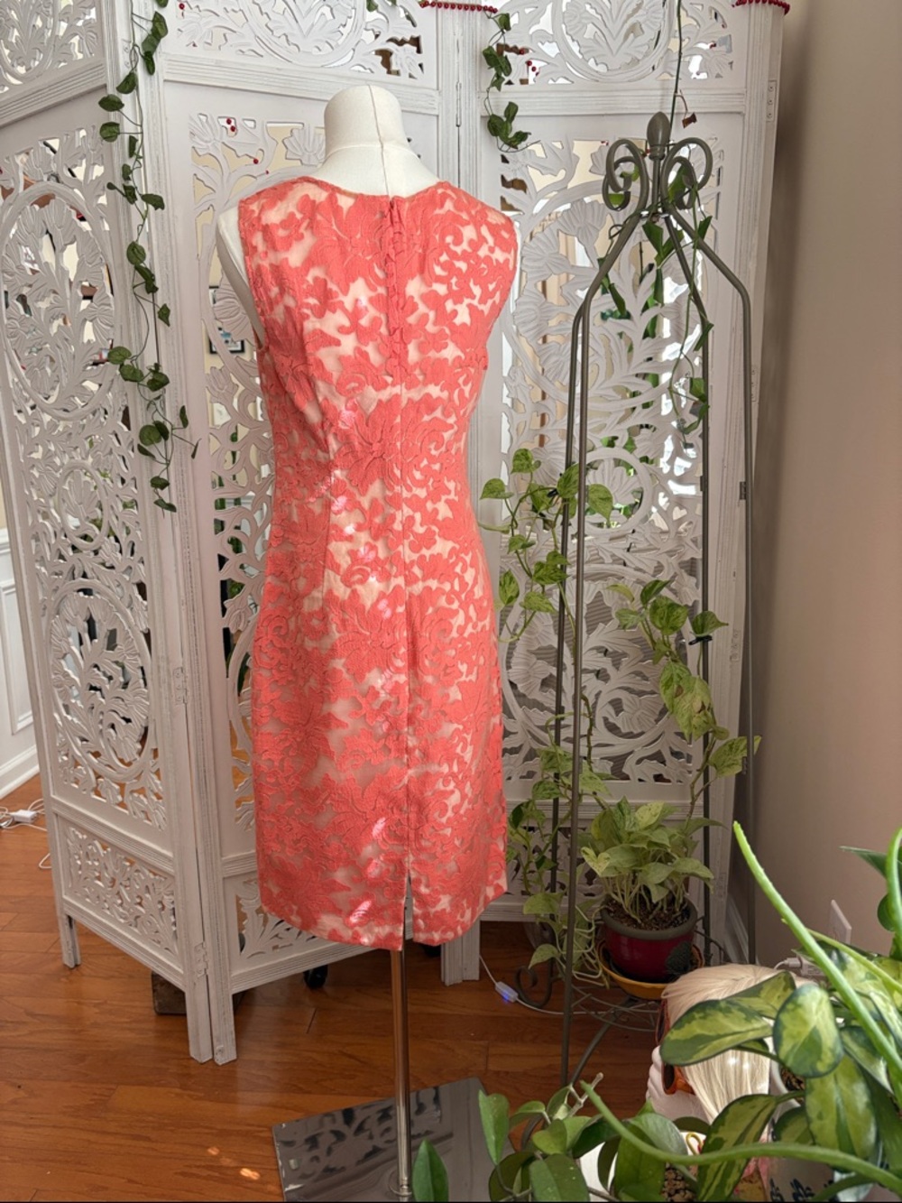 Kay Unger New York Sleeveless Coral Lace Sheath Dress - Picture 2 of 7